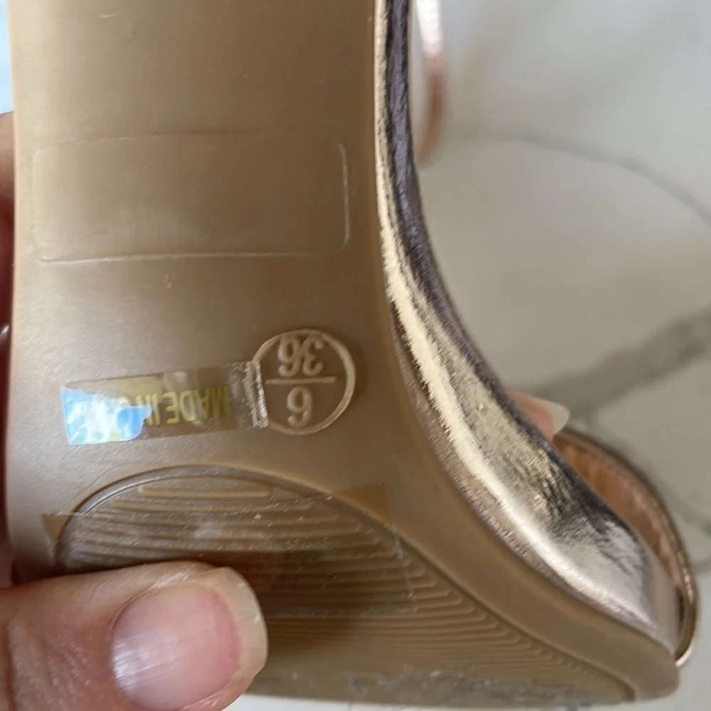 Lulu's metallic rose gold heels